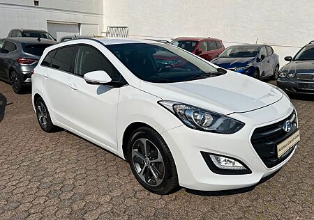Hyundai i30 blue Kombi 1.6 CRDi DCT Trend