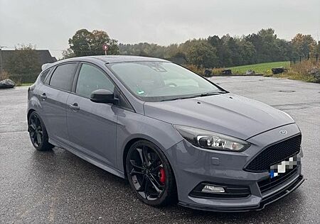 Ford Focus ST 2,0 EcoBoost Leder-Exklusiv-Paket