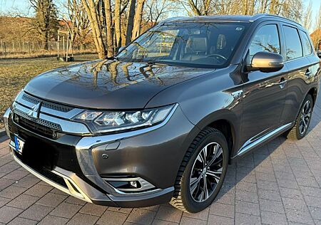 Mitsubishi Outlander 2.4 MIVEC PLUG-IN HYBRID 4WD Plus Plus