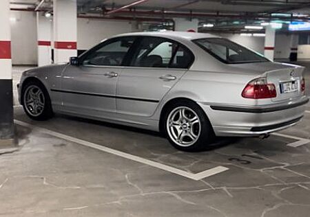 BMW 320i - Angel Eyes, M Stoßstange, Apple Carplay