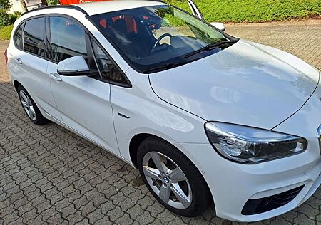 BMW 2er 220 Active Tourer 220d xDrive ACC HUD AHK Leder