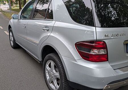 Mercedes-Benz ML 280 CDI 4MATIC -AHK TÜV 01/2027 SCHECKHEFT