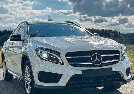 Mercedes-Benz GLA 200 AMG Line | Automatik