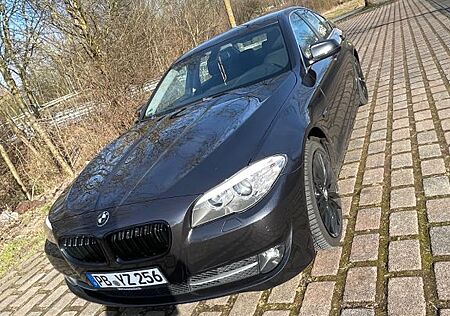 BMW 523i -