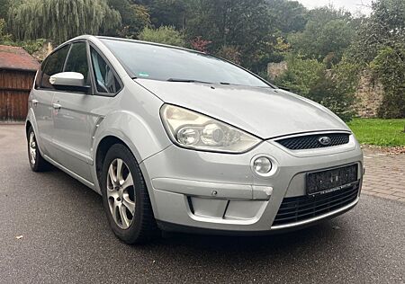 Ford S-Max Titanium / Automatik / Panorama / PDC