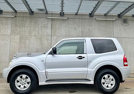 Mitsubishi Pajero 3.0 V6 Rechtslenker 19% Mwst. Scheckheft