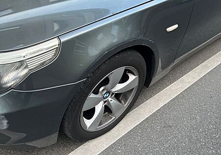 BMW 523i -