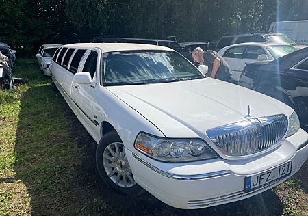 Lincoln Town Car stretchlimousine only 9500 eur!!