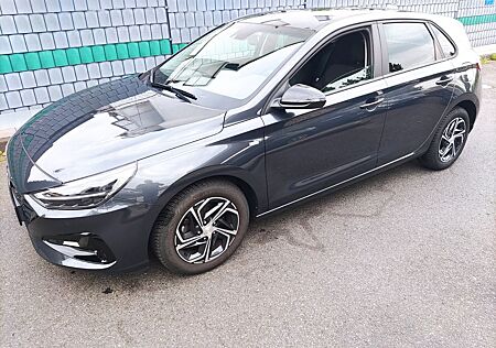 Hyundai i30 1.5 T-GDI Hybrid Intro Scheckheft gepf.