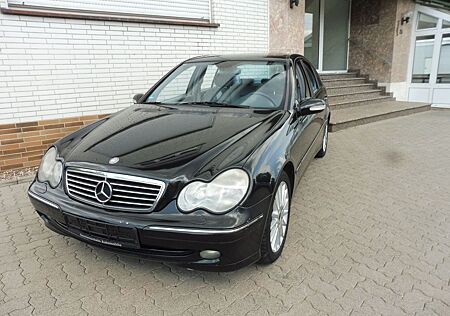 Mercedes-Benz C 320 Lim. Avantgarde Autom/SD/Navi/Leder