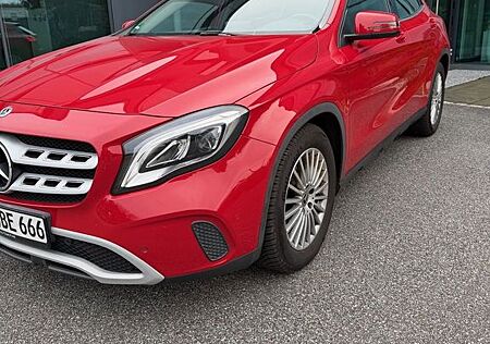 Mercedes-Benz GLA 180 Autom/Style/Business/Navi