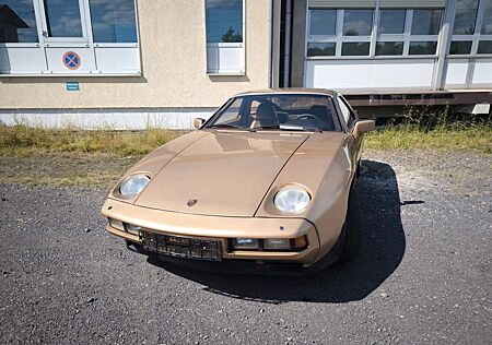 Porsche 928