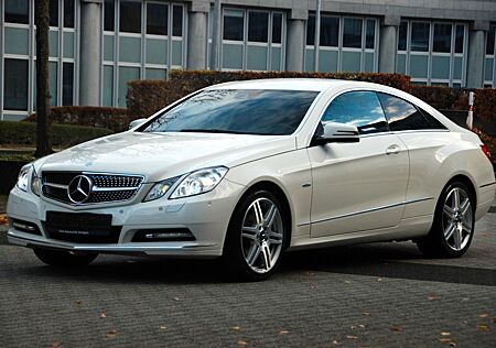 Mercedes-Benz E 250 CGI BlueEfficiency| XENON| ILS| NAVI| PDC