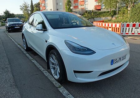 Tesla Model Y SR - Top Zustand