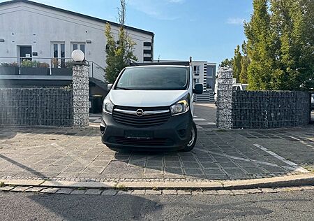 Opel Vivaro . Klima. Euro 6.