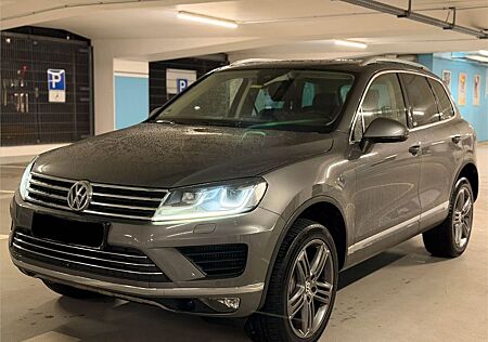 VW Touareg Volkswagen V6 TDI *Executive*AHK*PANO*Terrain Tech