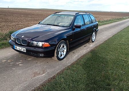 BMW 528i Auto touring