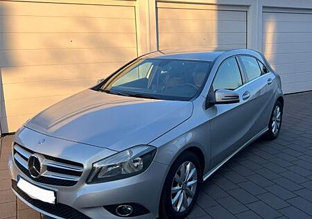 Mercedes-Benz A 180 BlueEFFICIENCY Style Style