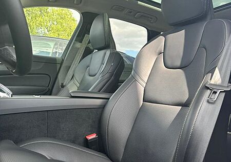 Volvo XC 60 XC60 B5 AWD Ultra Dark*360-Kamera*MASS+PANO+ACC