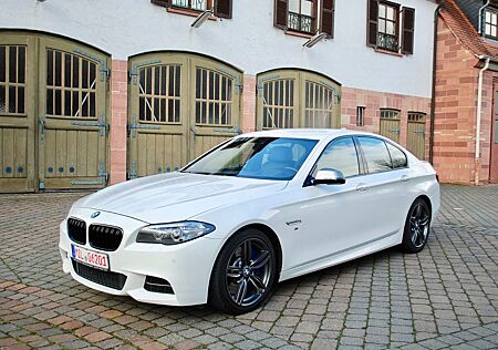 BMW M550d xDrive /HUD/KAMERA/K-ZUG/K-SITZ/LEDER