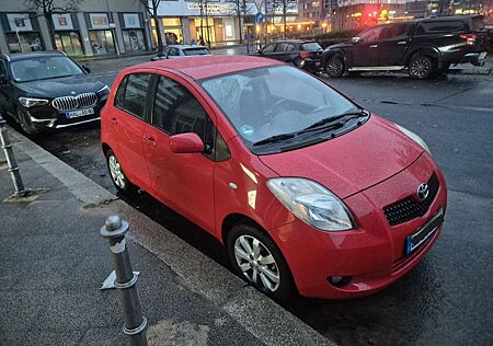 Toyota Yaris 1,0-l-VVT-i Cool