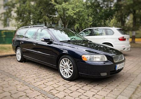 Volvo V70 II D5 AHK, Standh., Vollleder, ATM, 8fach