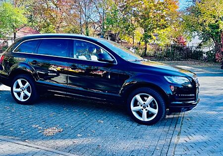 Audi Q7 3.0 TDI (DPF) quattro tiptronic - 7 Sitzer