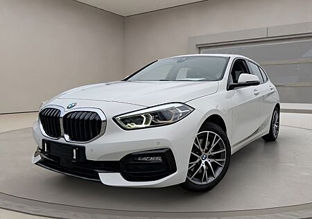 BMW 118d Sport Line*NAVI*AHK*SCHECKHFT*LED*KAMERA