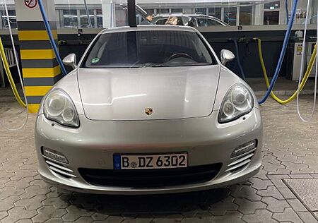Porsche Panamera 4S