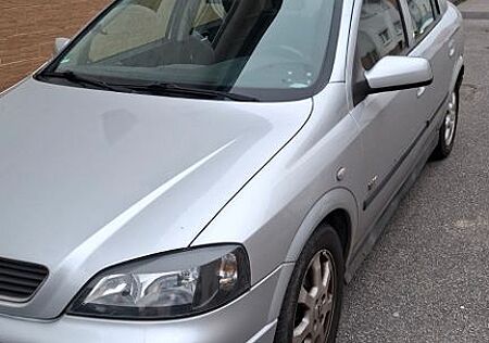 Opel Astra 1.2 -
