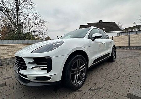 Porsche Macan mit el. AHK, Standheizung, Panorama