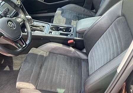 VW Passat Variant Volkswagen 2.0 TDI SCR DSG 4MOT Highline...
