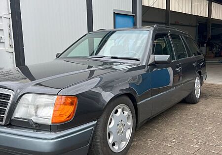 Mercedes-Benz E 320