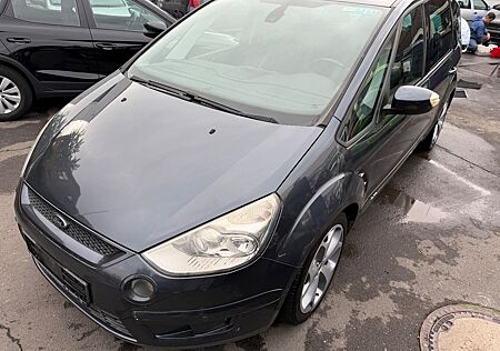 Ford S-Max Titanium