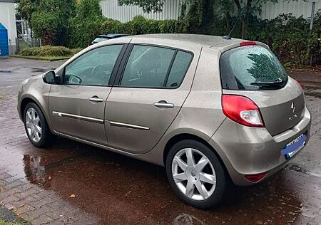 Renault Clio 1,8 l TÜV Neu