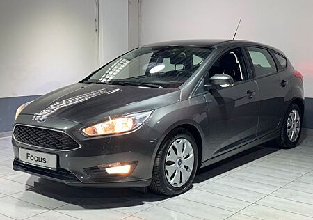 Ford Focus 1,6 Limousine Automatik