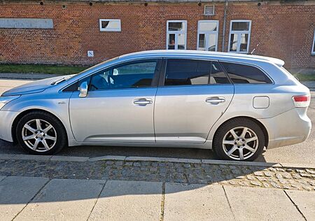 Toyota Avensis Kombi Executive 177HP trailer hitch