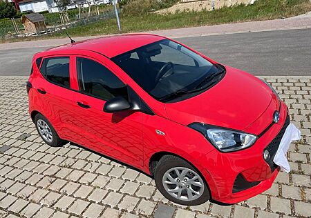 Hyundai i10 1.0 Klima 8 fach bereift TÜV neu