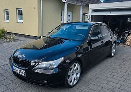 BMW 523i A -