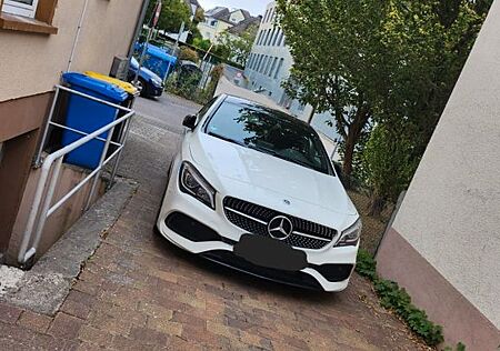 Mercedes-Benz CLA 250 4MATIC DCT -