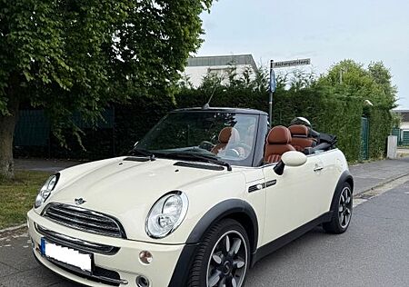 Mini Cooper Cabrio Sidewalk