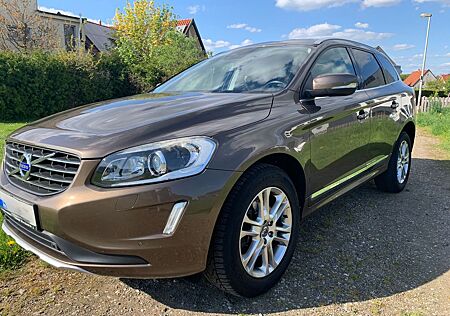 Volvo XC 60 XC60 D3 Momentum PanoramafensterDachgepäckträger