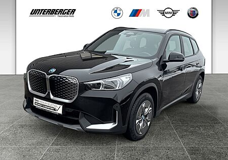 BMW iX1 xDrive30 SHZ AHK Fernlichtassistent