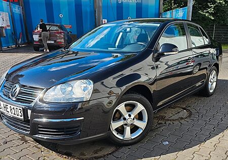 VW Jetta Volkswagen 1.6 FSI Scheckheftge. Sitzheizung Klima