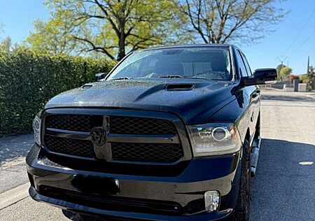 Dodge RAM 5,7 CREWCAB SPORT Night LPG