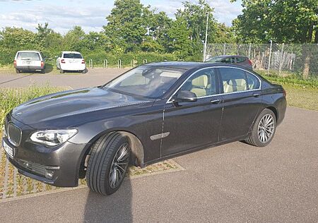 BMW 750i xDrive -