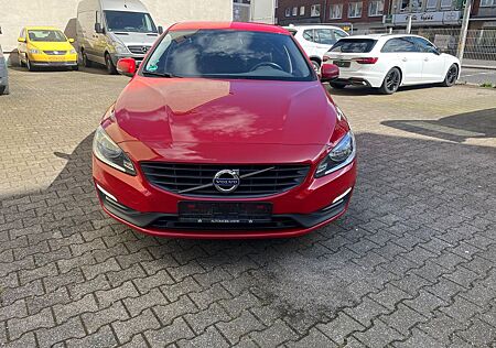 Volvo V60 D3-AUTOMATIK-KLIMAAUT-NAVI-EURO6-ALU-1HAND