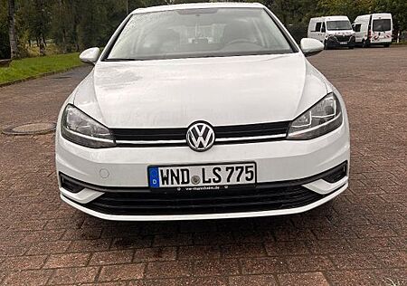 VW Golf Volkswagen 1.0 TSI 63kW Trendline Trendline