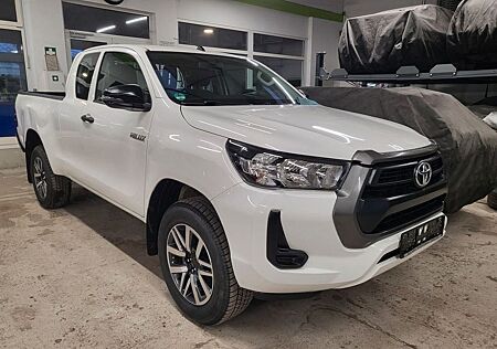 Toyota Hilux 2,4DI 4x4 Extra Cab 3,5T AHK etc.