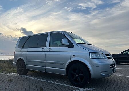 VW T5 Multivan Volkswagen 2.5 TDI